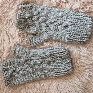Brand new Cozy Cable Handknit Fingerless Gloves Mittens Black One size